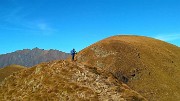 74 Il Piero in azione sullo Zuc di Cam con vista in Zuc di Valbona